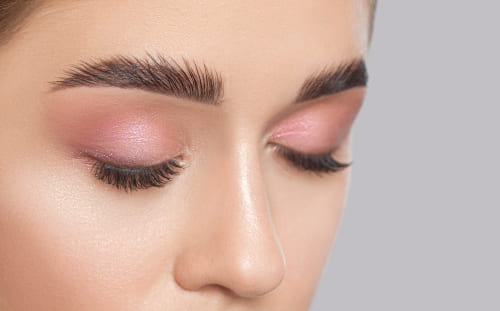 How To Lengthen and Thicken Your Eyelashes